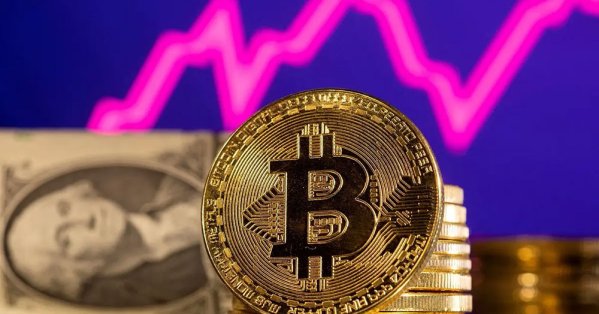 عملة "بيتكوين" تستعيد مستوى 60 ألف دولار