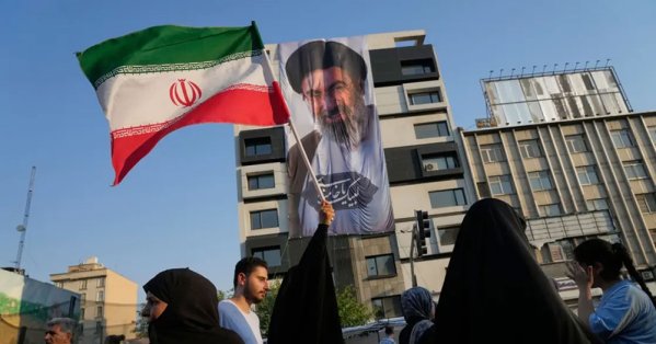روايات متضاربة عن وضع مجتبى خامنئي الصحي ودوره في قيادة إيرا