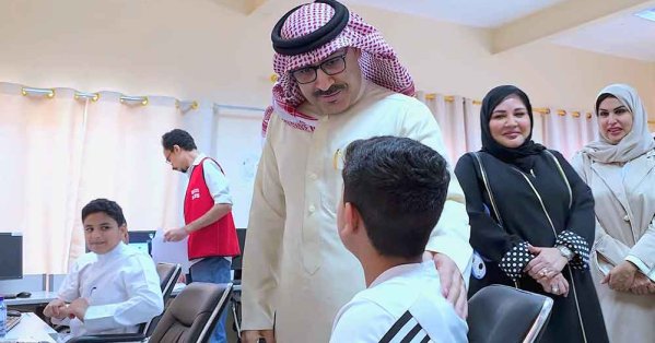 وزير التربية والتعليم يتفقد سير اختبارات قياس مستوى الأداء ف