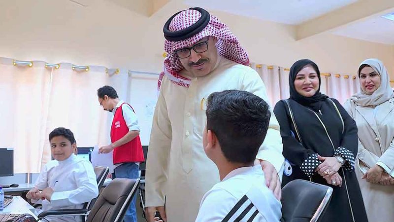 وزير التربية والتعليم يتفقد سير اختبارات قياس مستوى الأداء في اللغة الإنجليزية (APTIS)
