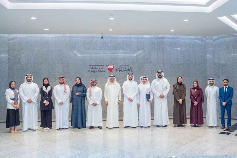 وزير الخارجية يلتقي منتسبي الدفعة الحادية عشرة من برنامج رئيس مجلس الوزراء لتنمية الكوادر الحكومية
