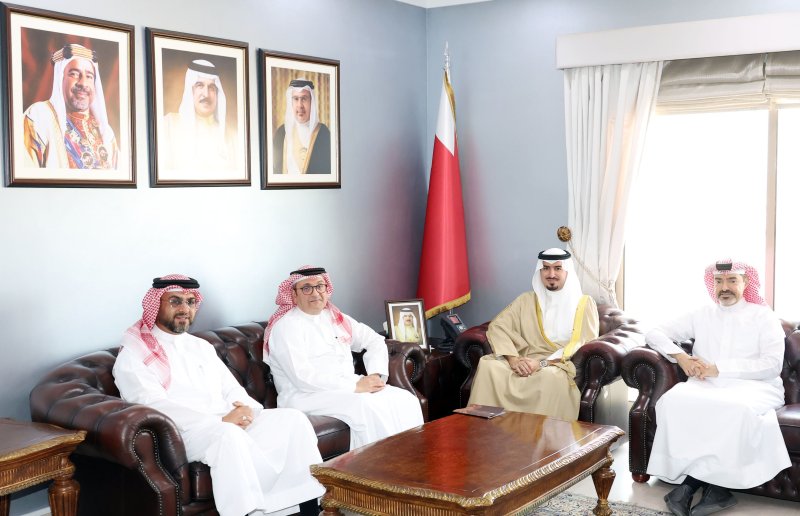 محافظ العاصمة يبحث مع مسؤولي "زين البحرين" تعزيز التعاون في المبادرات المجتمعية والتنموية