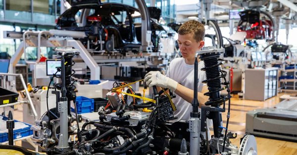 طلبيات المصانع الألمانية تنكمش بـ 3.8% خلال أبريل