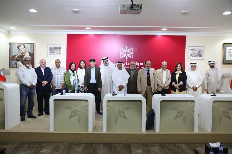"دور الترجمة في تعزيز التواصل الثقافي والتقارب الحضاري” بأسرة الأدباء والكتاب