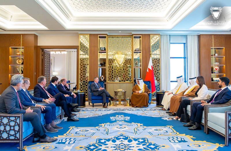 سمو ولي العهد رئيس مجلس الوزراء يلتقي المؤسس والرئيس التنفيذي والشريك الإداري لشركة أطلس ميرشنت كابيتال