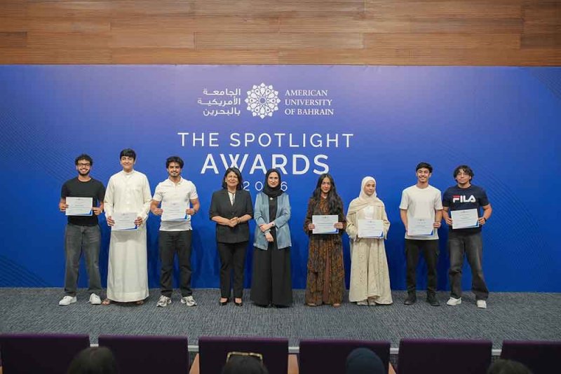 الجامعة الأمريكية بالبحرين تحتفي بتميّز طلبتها في حفل جوائز “سبوتلايت” 2025-2026