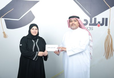 “البلاد” تكرم الأوائل العشيري ودبوان بهدية نقدية.. واستقبال المتفوقين اليوم من 10 صباحا إلى 4 عصرًا