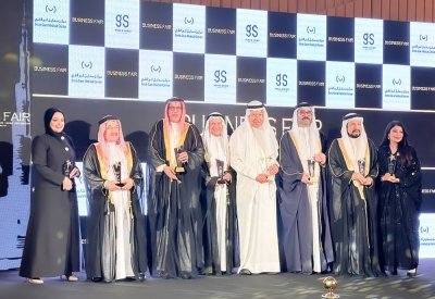 معرض الأعمال بالشرق الأوسط يكرم  عبدالنبي الشعلة عن الإنجاز والتميز في القيادة والإعلام