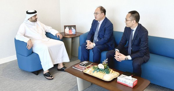“وكيل الاتصالات” يبحث مع “هواوي” مجالات التعاون بالقطاع