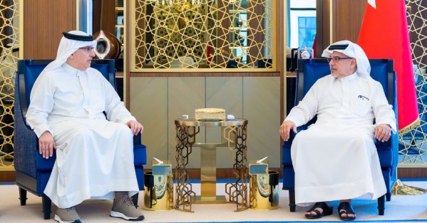 سمو ولي العهد رئيس الوزراء يلتقي نبيل كانو رئيس "الغرفة"