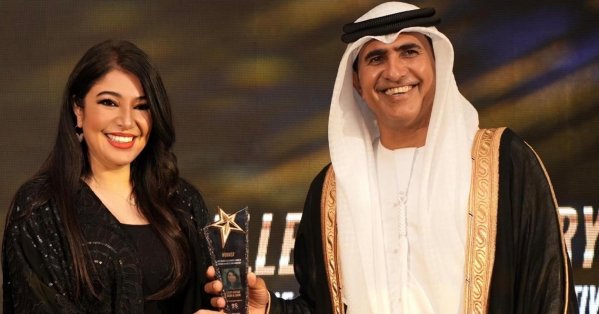 تكريم النائب د. مريم الظاعن في «معرض الأعمال في ال