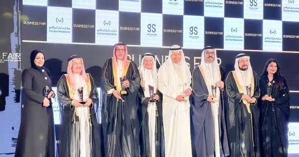 معرض الأعمال بالشرق الأوسط يكرم  عبدالنبي الشعلة عن الإنجاز 