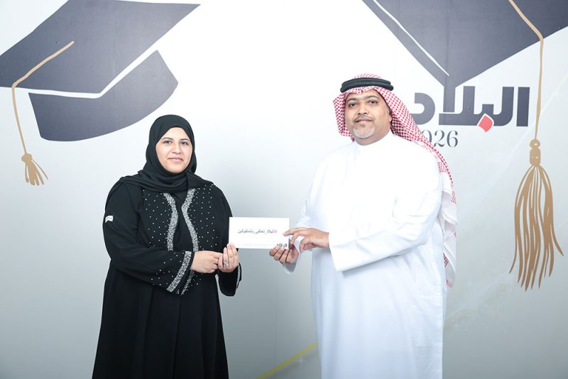 “البلاد” تكرم الأوائل العشيري ودبوان بهدية نقدية.. واستقبال المتفوقين اليوم من 10 صباحا إلى 4 عصرًا