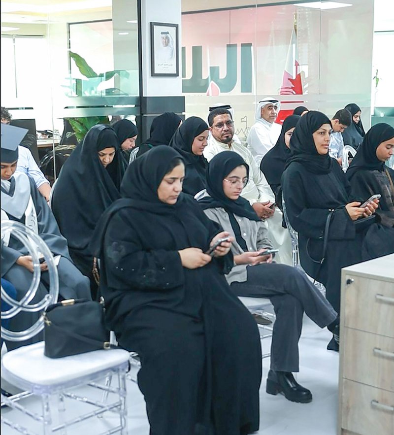 “البلاد” تحتفي بـ 822 متفوقا وذويهم في اليوم الأول لتكريم خريجي الثانوية العامة