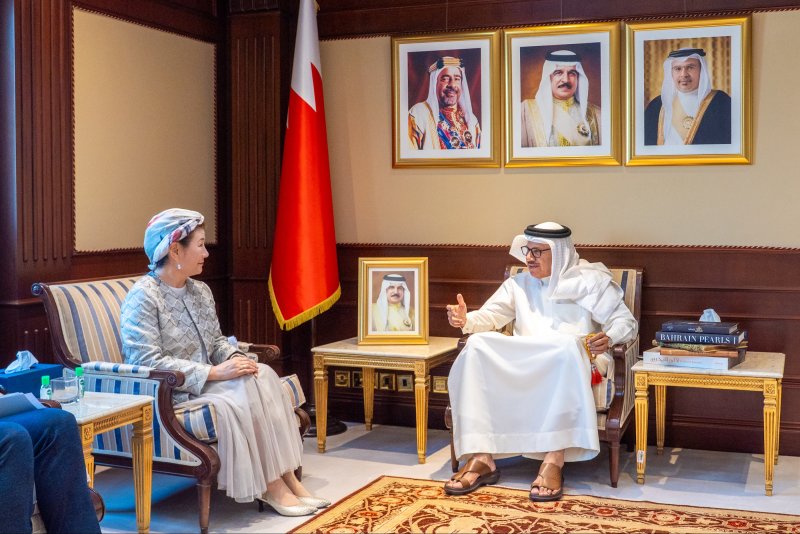 وزير الخارجية يستقبل سفيرة اليابان لدى مملكة البحرين
