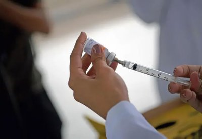 على البشر.. اختبار أول لقاح بالعالم يصمم بالذكاء الاصطناعي