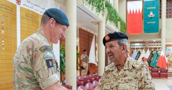 القائد العام لقوة دفاع البحرين يستقبل مساعد رئيس أ