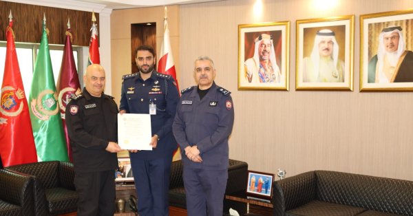 رئيس الشرطة يستقبل أحد منتسبي وزارة الداخلية بمناس