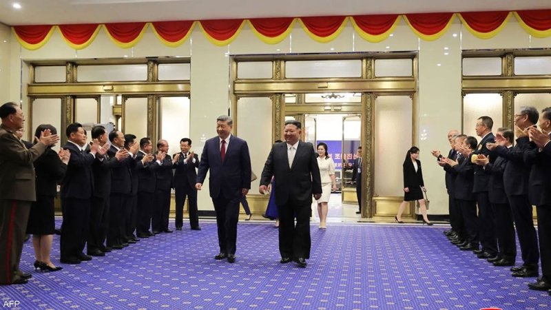 سيارة شي تكسر البروتوكول في قصر موكران