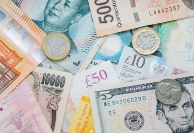 تذبذب أداء الدولار مع تقييم توقعات الفائدة وتوترات الشرق الأوسط