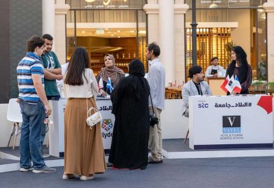 بالصور: ملتقى "#البلاد_جامعة" في الأفنيوز وسط إقبال لافت