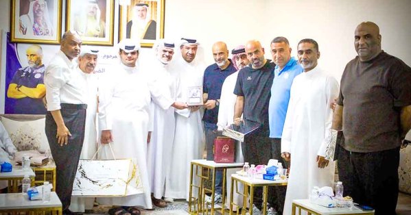 الرميحي يكرم المدرب الوطني علي الفلاحي