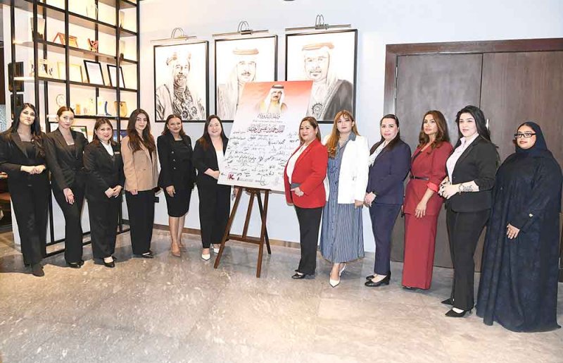 منتسبو فنادق “ذي كي” و “شاطئ دراجون” و “سي لوفت فيلاز” و “المنزل” يوقعون وثيقة ولاء لجلالة الملك المعظم