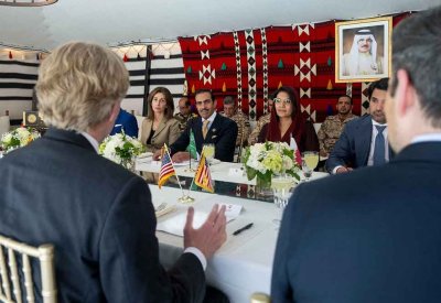 سفير البحرين بواشنطن يستضيف اجتماعًا خليجيًا أردنيًا مع وكيل وزارة الحرب الأمريكية