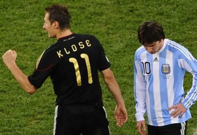 كلوزه يفضل ميسي على مبابي لتحطيم رقمه التاريخي في كأس العالم