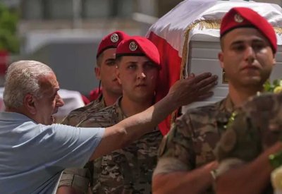 مسيرة إسرائيلية تستهدف جندياً لبنانياً مرتين وتصيبه بجروح خطرة