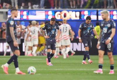 سبب "غريب" وراء ارتداء اللاعبين أحذية وردية في كأس العالم
