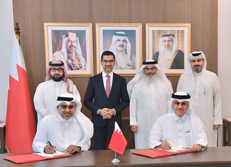 اتفاقية بين «البلديات» و«بتلكو» لتطوير المواقع الإعلانية على الشارع الدائري بالمحرقلانية إلكترونية على الشارع الدائري بالمحرق