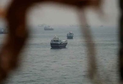 كوريا الجنوبية تتطلع إلى مرور 24 سفينة عالقة في مضيق هرمز