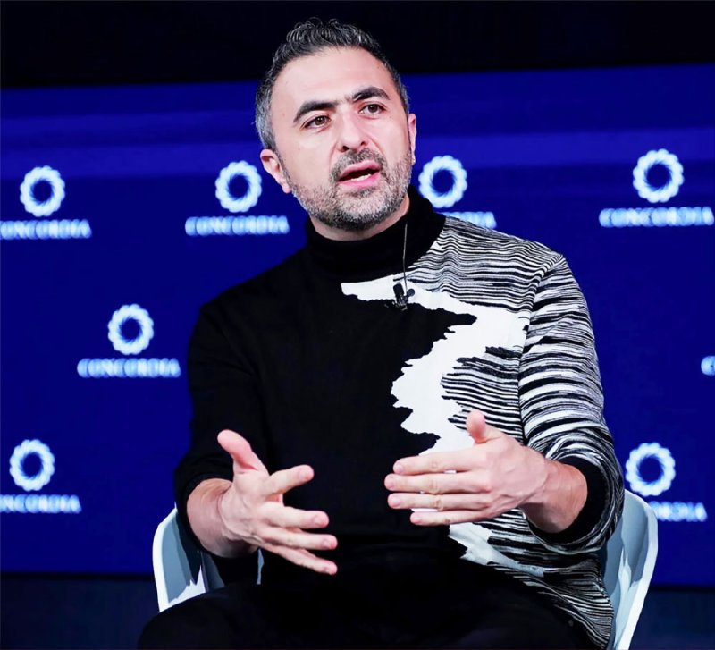 “مايكروسوفت”: “Ai” سيعيد تشكيل المهمات الوظيفية لا إلغاء الوظائف
