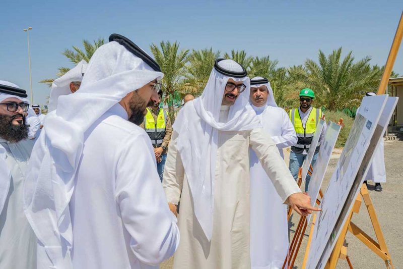سمو محافظ المحافظة الجنوبية يتفقد مشروع تطوير شارع 96