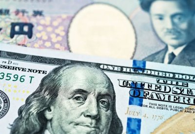 الدولار يقترب من أدنى مستوى في 10 أيام