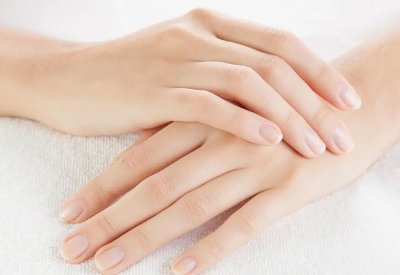 لهذا السبب تبدو اليدان أكبر سناً من الوجه