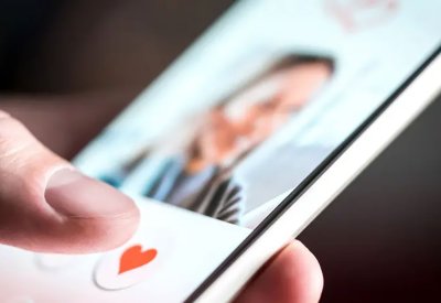 دراسة: الذكاء الاصطناعي يساعدك على المواعدة لكنه يُخرب حياتك العاطفية