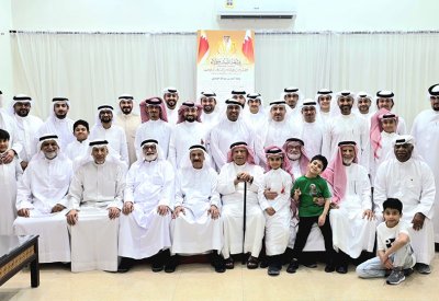 عائلة أحمد عبدالله العباسي توقع على وثيقة الولاء والتأييد لجلالة الملك المعظم
