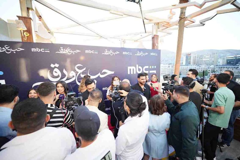 أمسية احتفالية تطلق الكوميديا الاجتماعية "حب ع ورق"