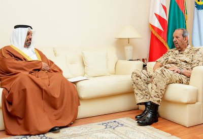 القائد العام لقوة دفاع البحرين يستقبل وزير المالية والاقتصاد الوطني