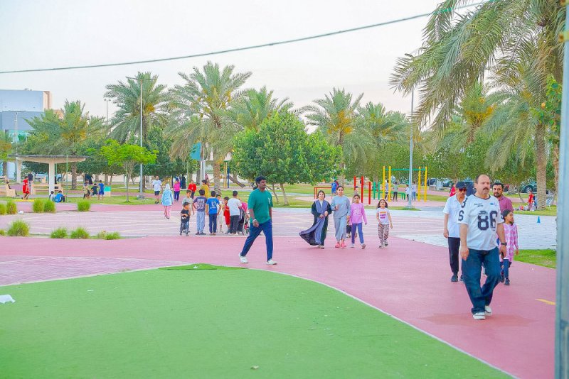 “البلاد” ترصد إقبالا واسعا على ممشى مدينة عيسى المطاطي