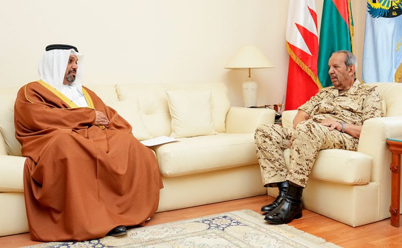 القائد العام لقوة دفاع البحرين يستقبل وزير المالية والاقتصاد الوطني
