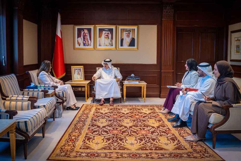 وزير الخارجية يستقبل سفيرة جمهورية صربيا لدى مملكة البحرين