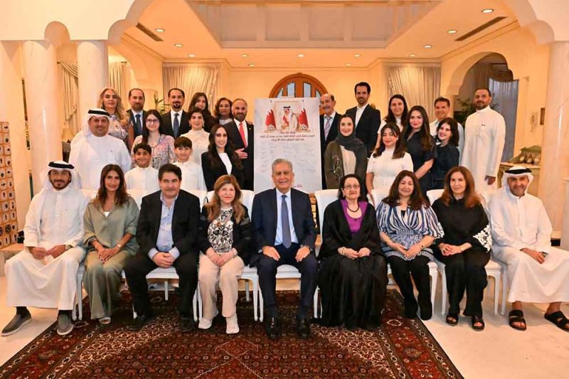 عائلة جواهري تؤكد ولاءها وانتماءها لمملكة البحرين بتوقيع وثيقة العهد والولاء لجلالة الملك المعظّم حفظه الله ورعاه