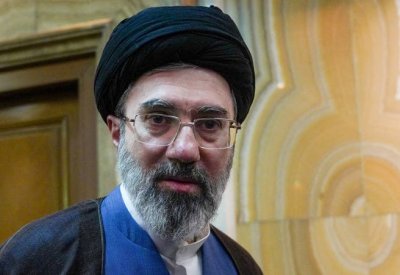 بلومبرغ: واشنطن تحقق بشأن معاملات لبنوك أميركية مرتبطة بخامنئي