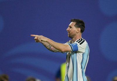ميسي يختار قدوته.. والمفاجأة أنه “متعصب مدريدي”!
