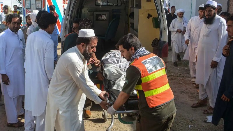 7 قتلى بانفجارين متتاليين على جانب الطريق في باكستان
