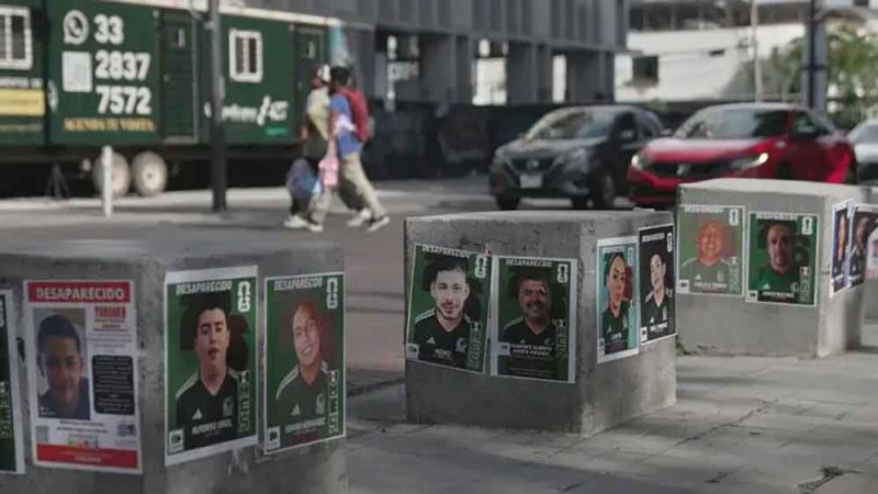 حولوا أبناءهم إلى ملصقات مونديالية.. كأس العالم يصبح منصة للبحث عن المفقودين