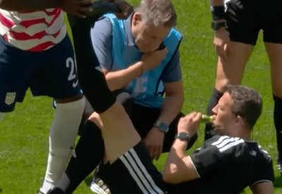 عصير المخلل يثير الجدل في كأس العالم.. ما قصته؟